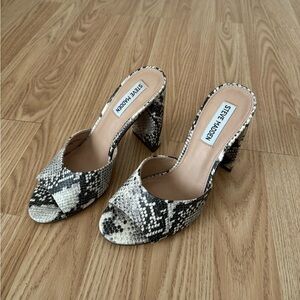 Super Cute Heels 🖤🤍